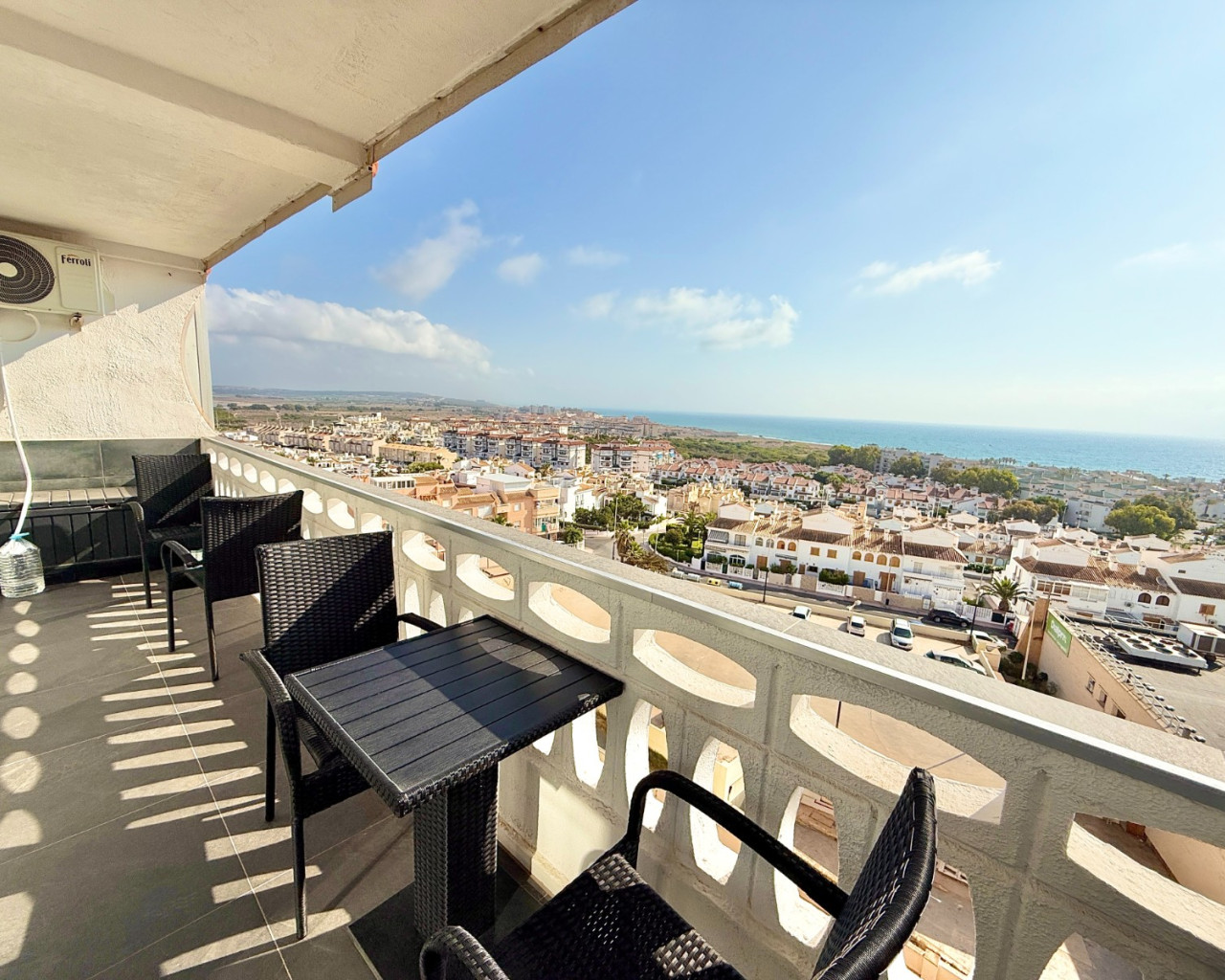 Apartamento - Alquiler a largo plazo - Torrevieja - 499