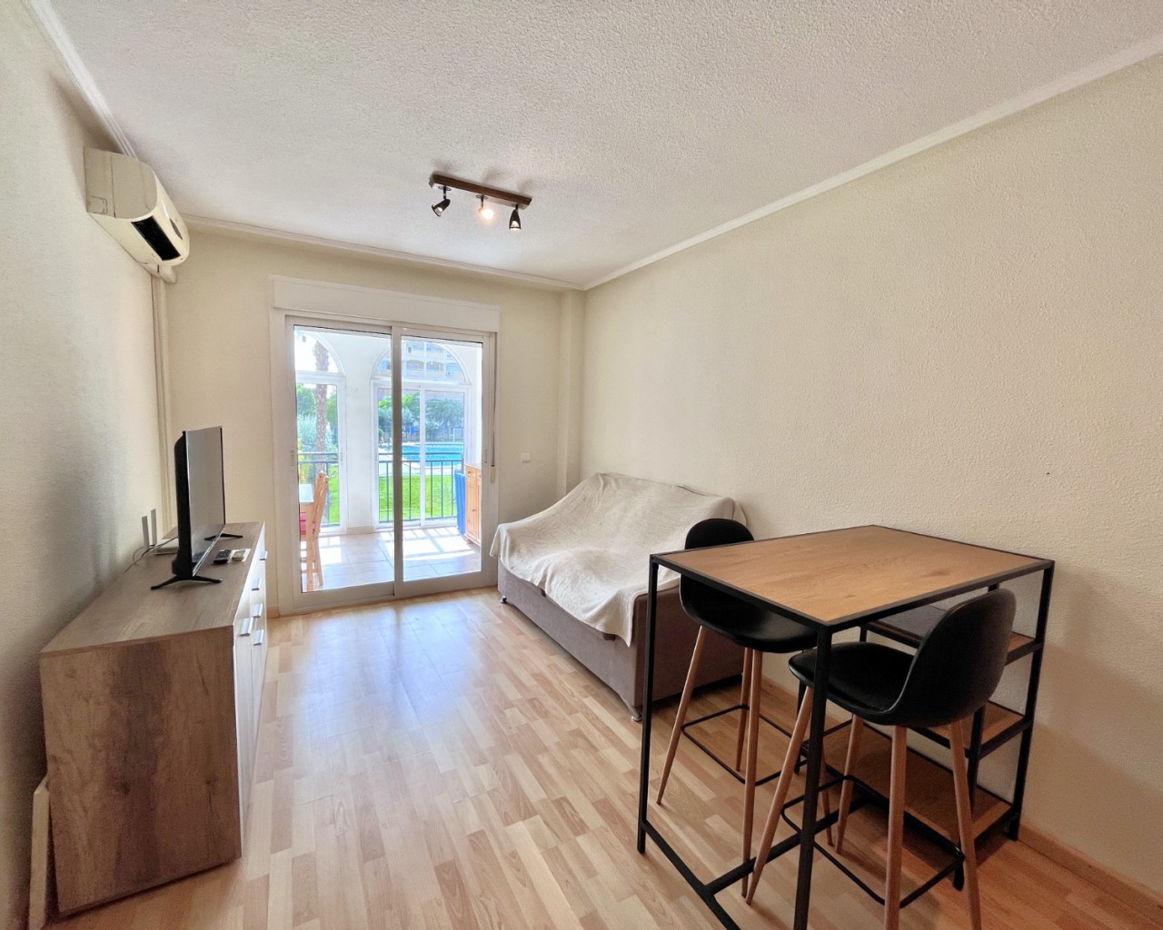 Apartamento - Alquiler a largo plazo - Torrevieja - Torreblanca
