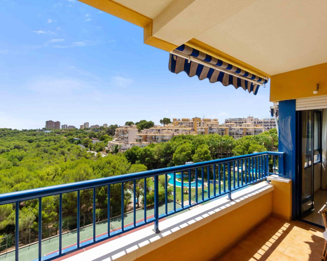 Resale - Apartment - Orihuela Costa - Campoamor