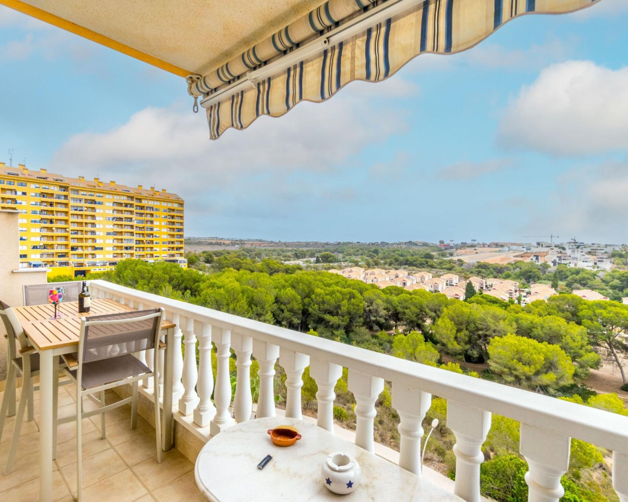 Resale - Apartment - Orihuela Costa - Campoamor