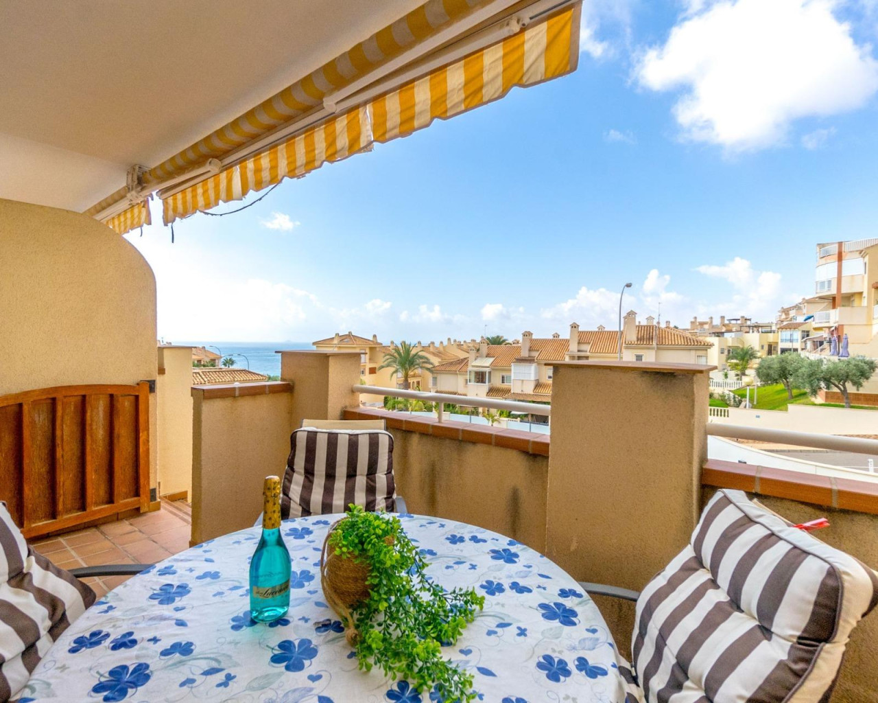 Resale - Apartment - Orihuela Costa - Campoamor