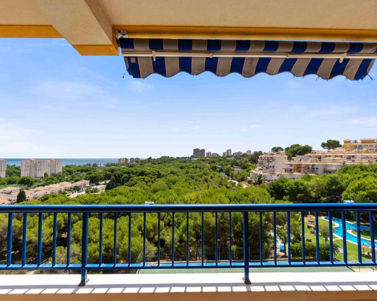 Resale - Apartment - Orihuela Costa - Campoamor