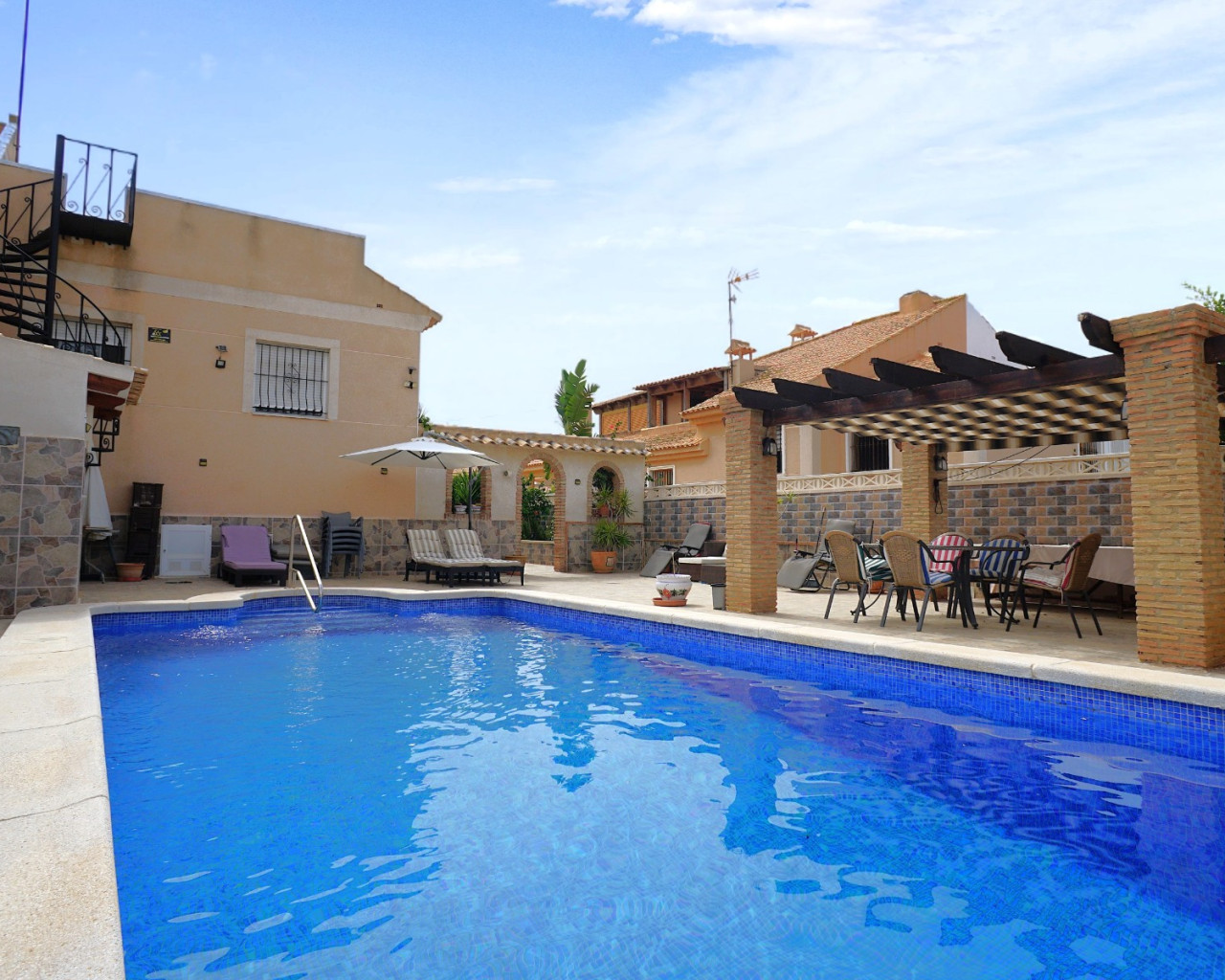 Resale - Semi-Detached Villa - Torrevieja - Aguas Nuevas