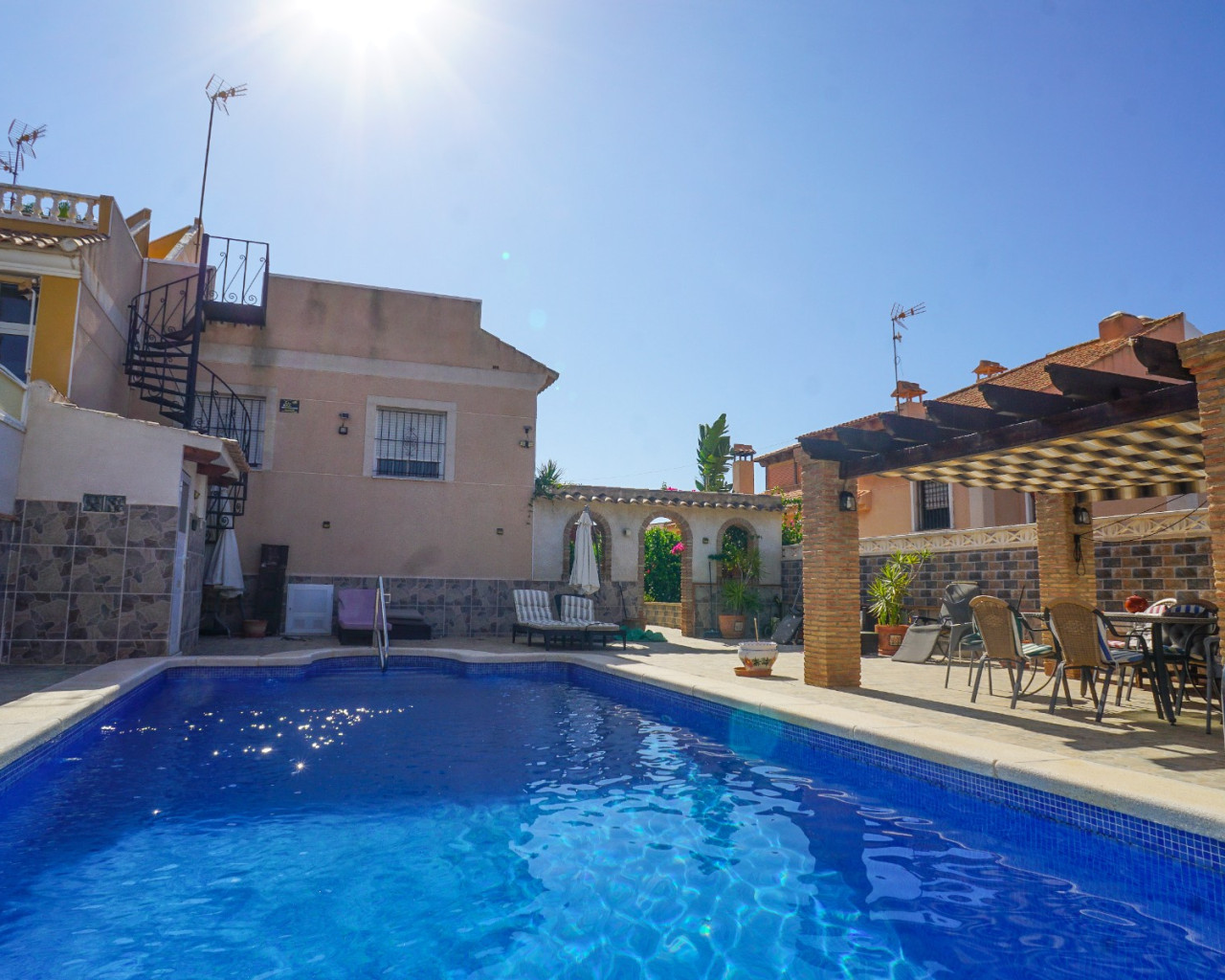 Resale - Semi-Detached Villa - Torrevieja - Aguas Nuevas