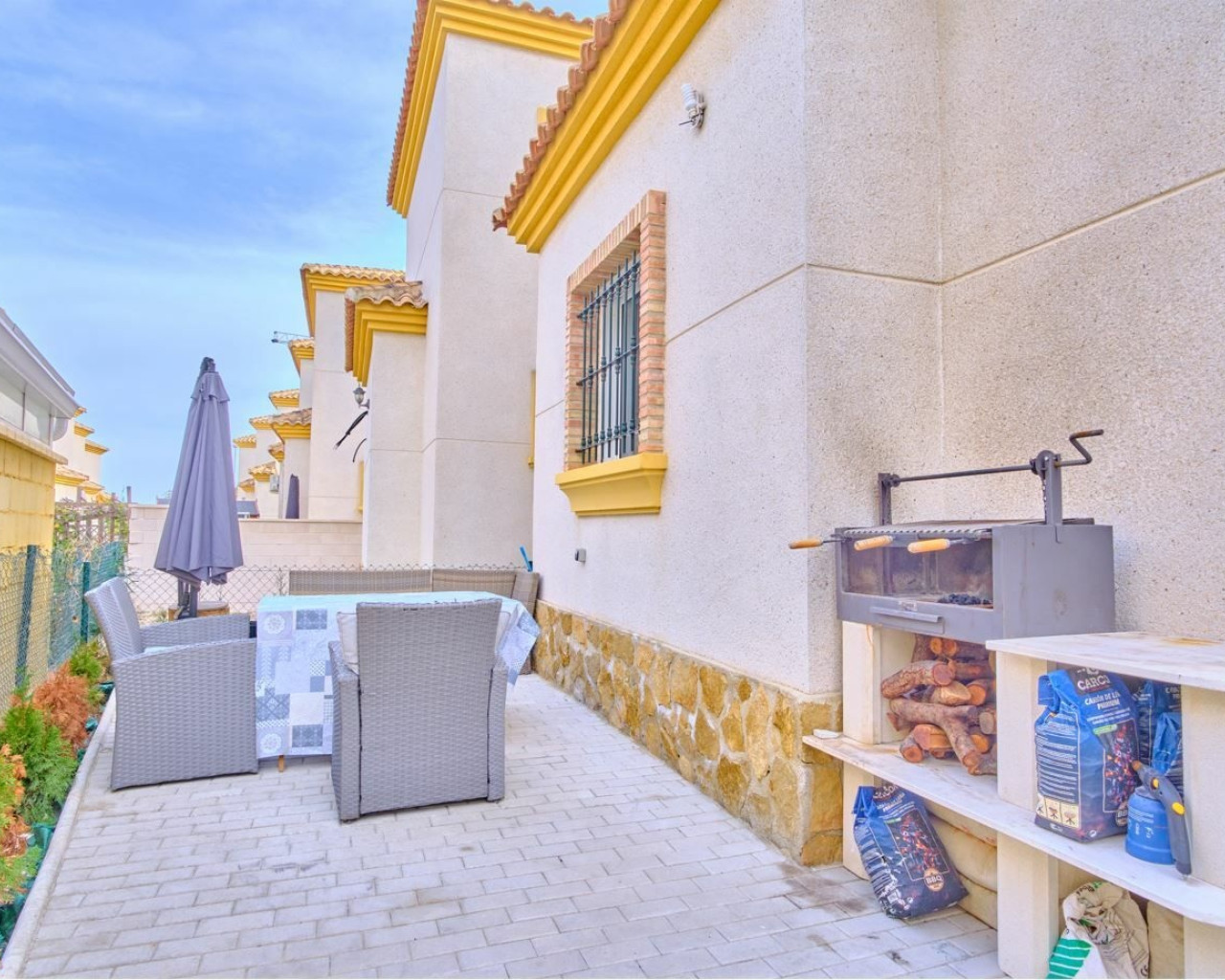 Resale - Villa - Los Montesinos - La Herrada