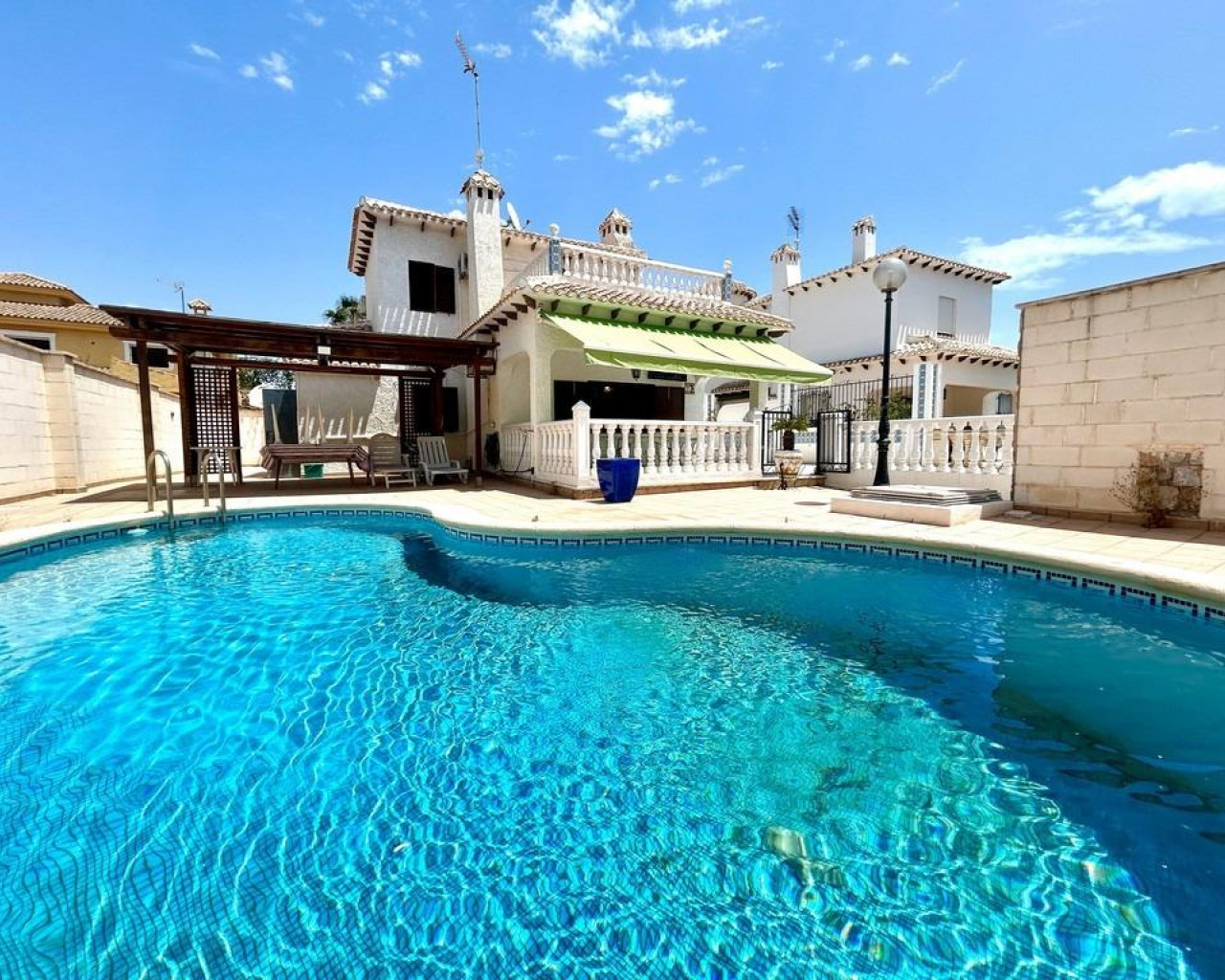 Resale - Villa - Orihuela Costa - La Zenia