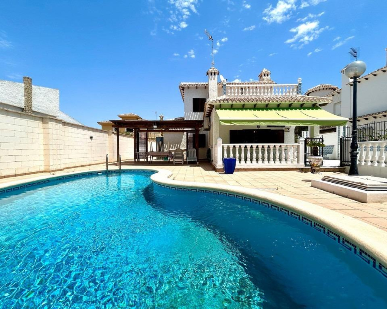 Resale - Villa - Orihuela Costa - La Zenia