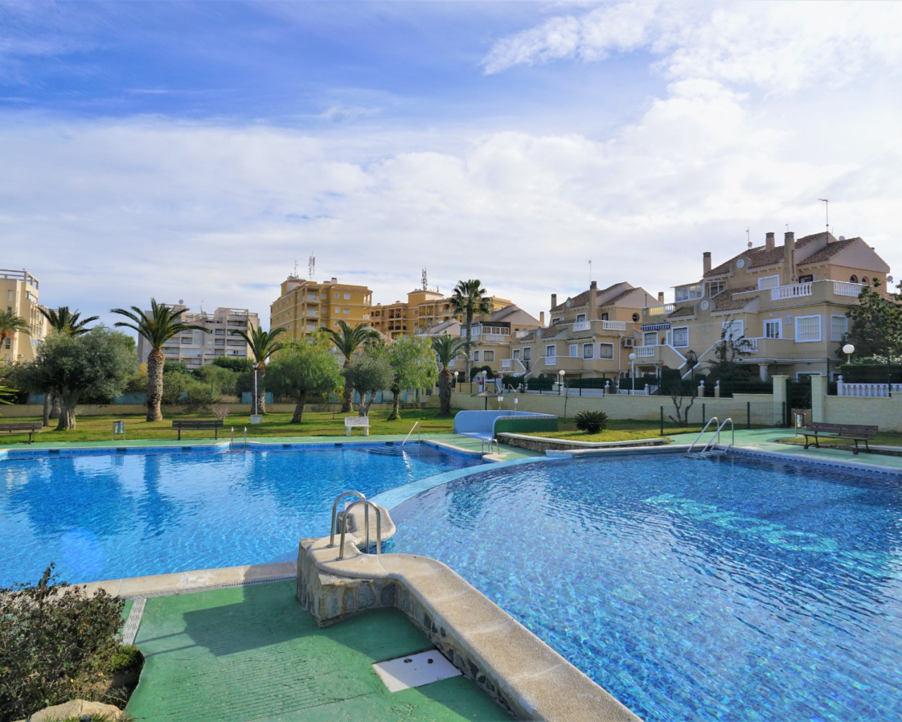 Resale - Villa / Parhus - Torrevieja - Torreblanca