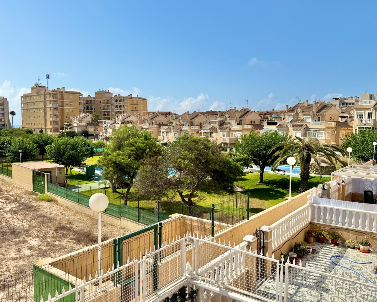 Resale - Villa / Semi detached - Torrevieja - Torreblanca