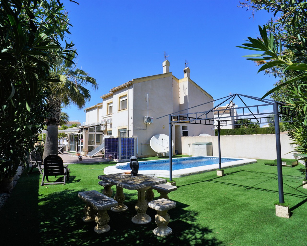 Villa / Parhus - Resale - Torrevieja - 1483
