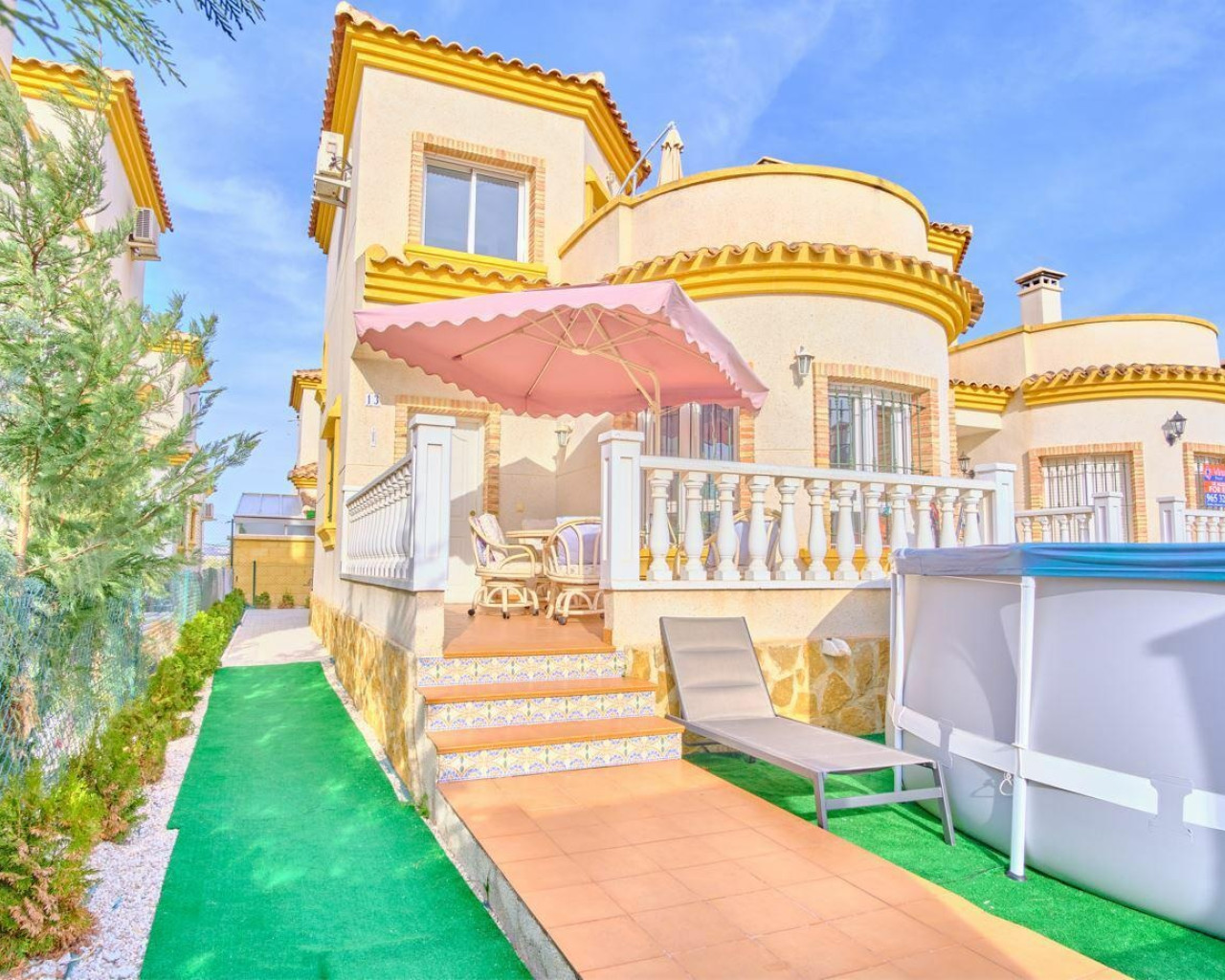 Villa - Resale - Los Montesinos - La Herrada