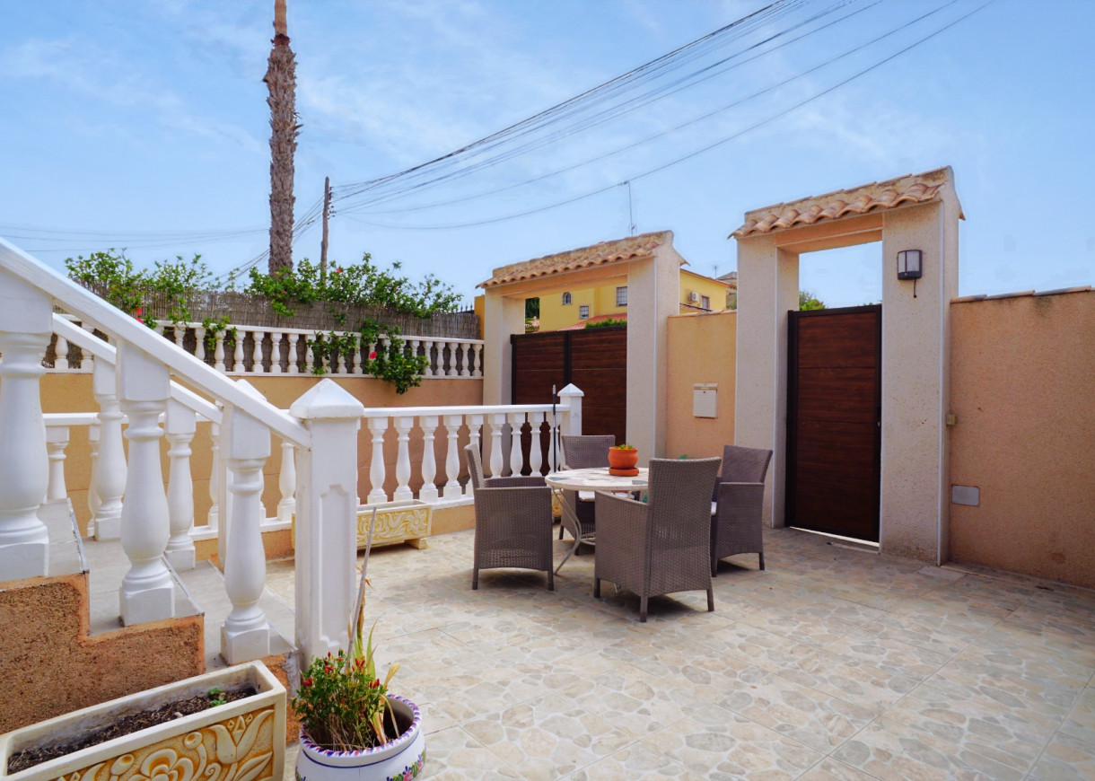 Resale - Semi-Detached Villa - Torrevieja - Aguas Nuevas