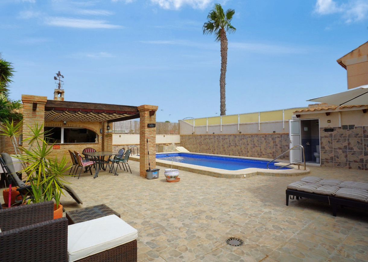 Resale - Semi-Detached Villa - Torrevieja - Aguas Nuevas