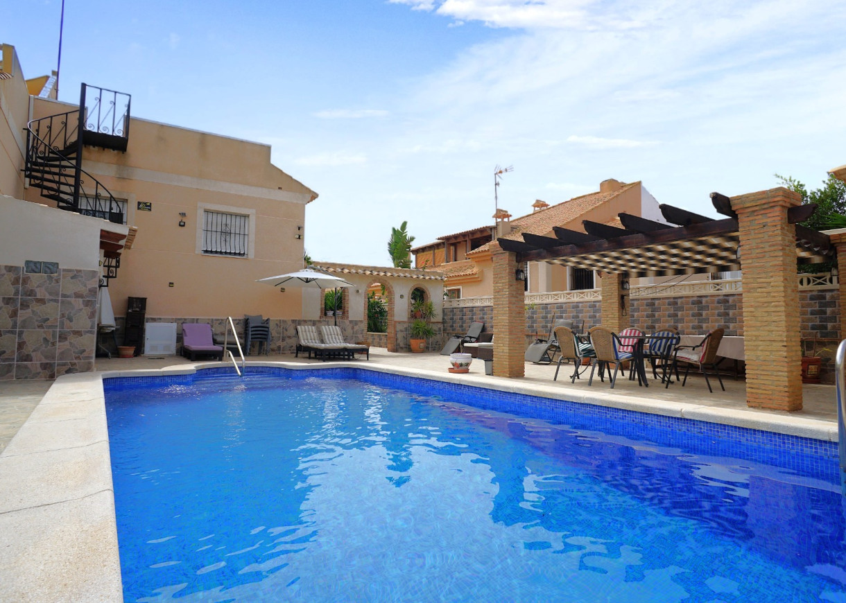 Resale - Semi-Detached Villa - Torrevieja - Aguas Nuevas