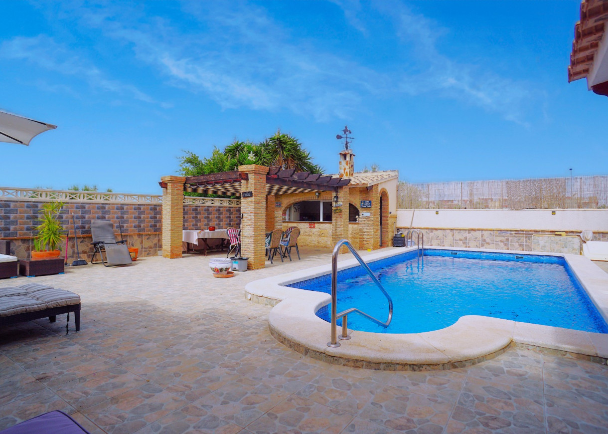 Resale - Semi-Detached Villa - Torrevieja - Aguas Nuevas