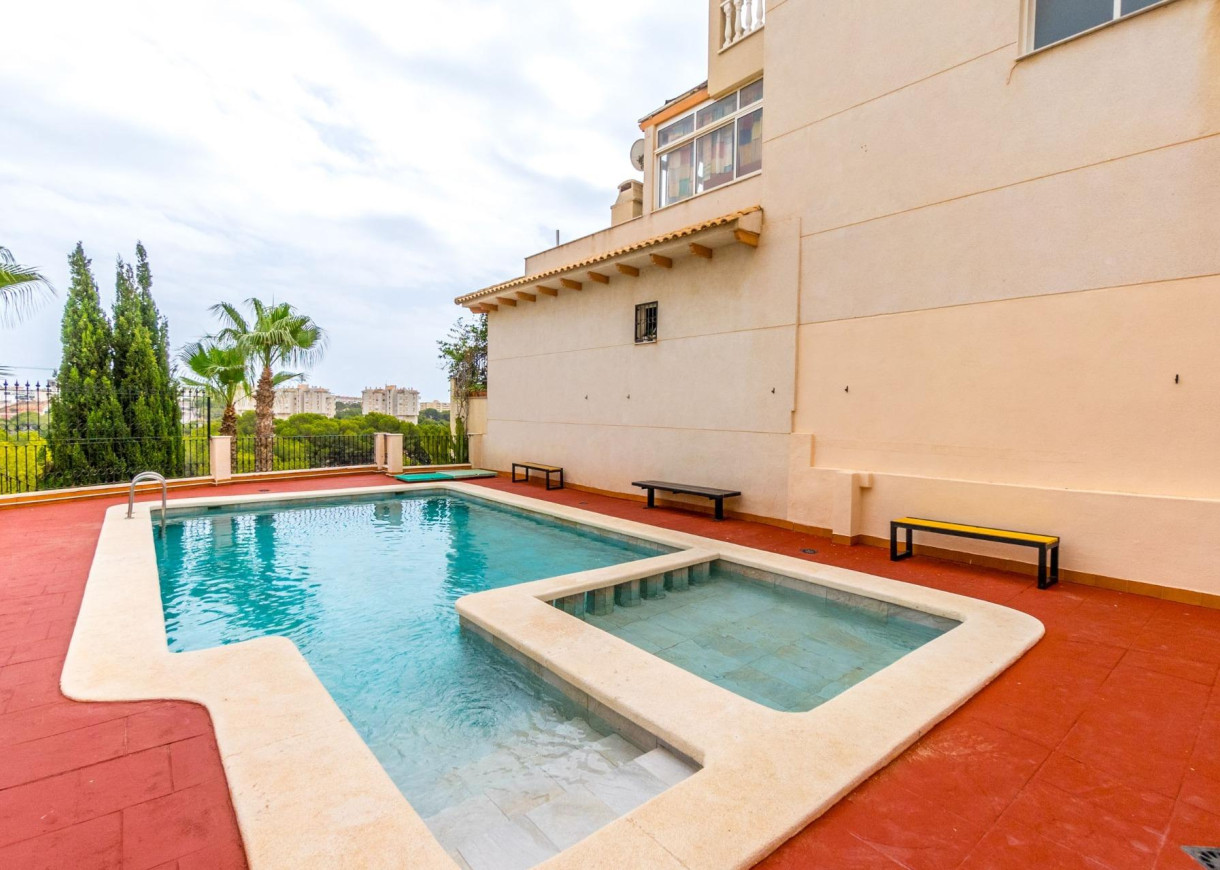 Resale - Apartment - Orihuela Costa - Campoamor