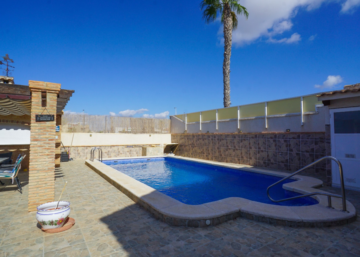 Resale - Semi-Detached Villa - Torrevieja - Aguas Nuevas