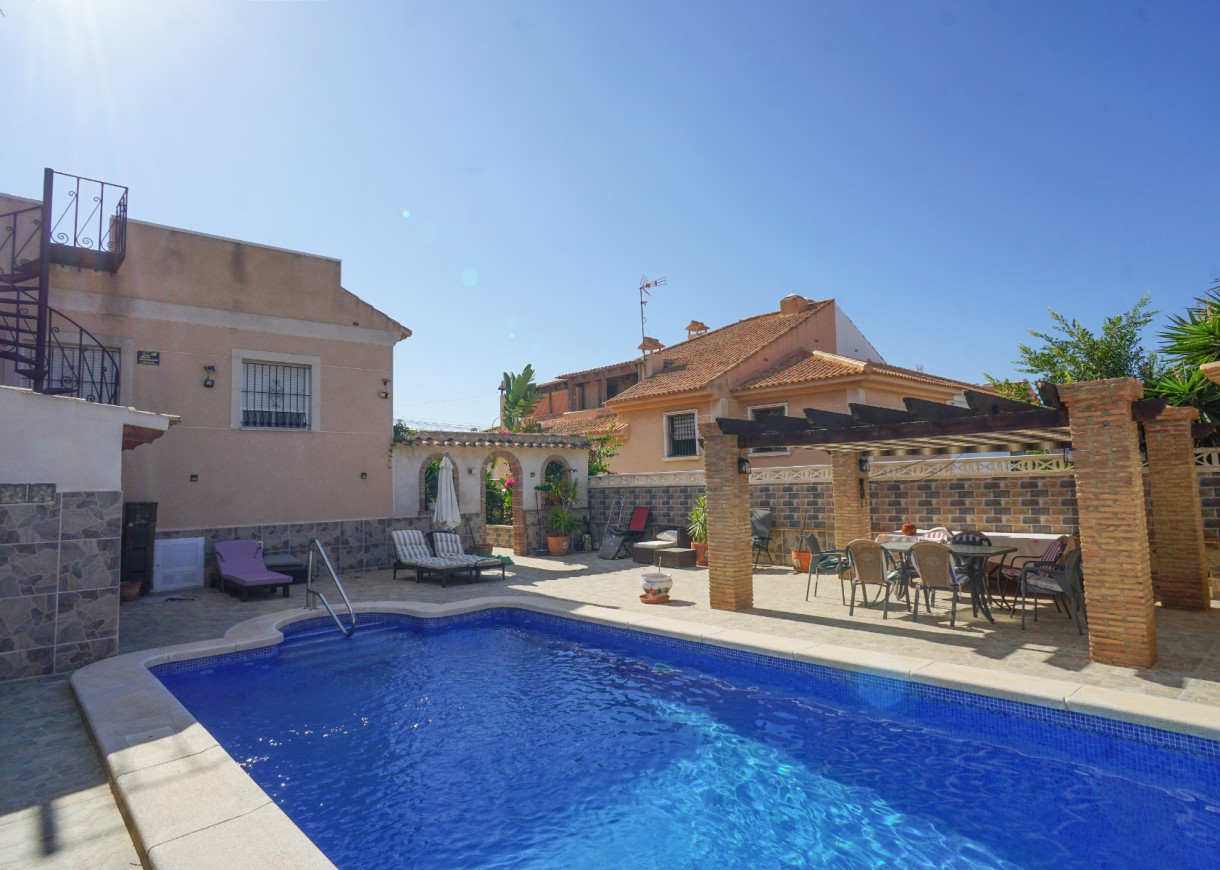 Resale - Semi-Detached Villa - Torrevieja - Aguas Nuevas