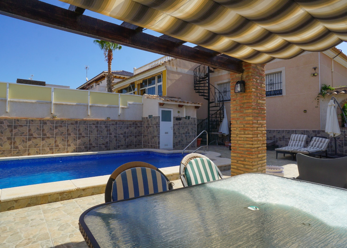 Resale - Semi-Detached Villa - Torrevieja - Aguas Nuevas