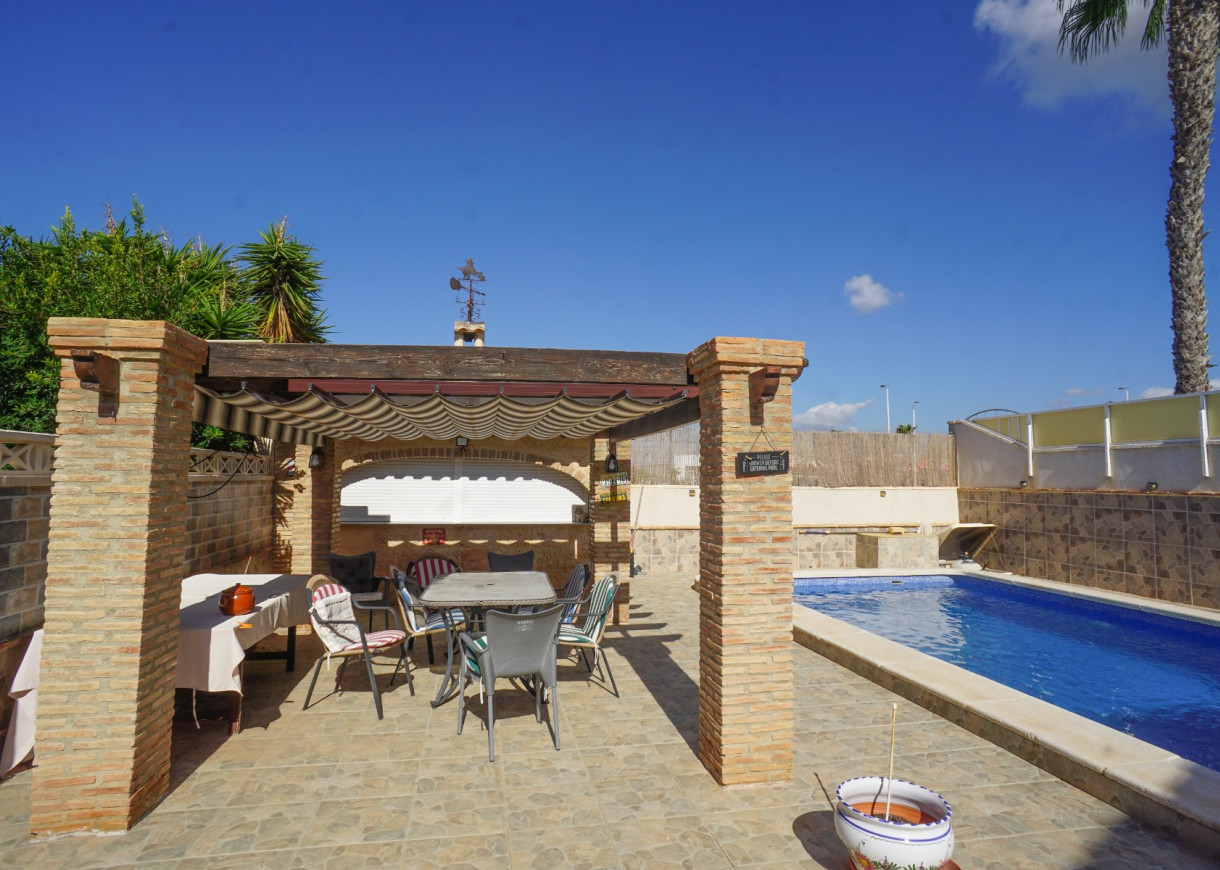 Resale - Semi-Detached Villa - Torrevieja - Aguas Nuevas