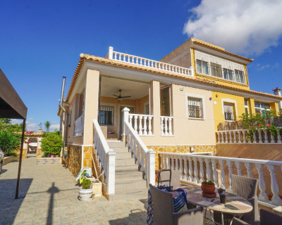 Resale - Semi-Detached Villa - Torrevieja - Aguas Nuevas