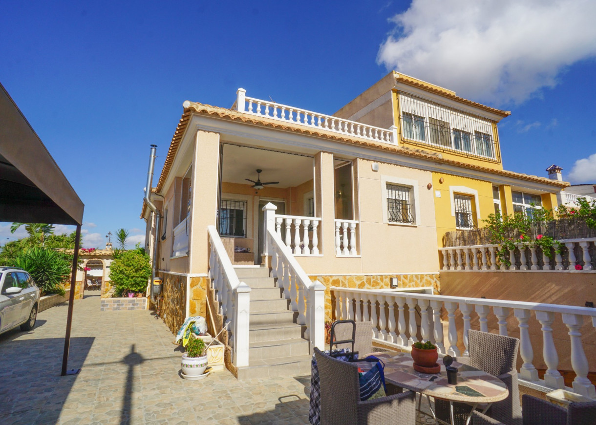 Resale - Semi-Detached Villa - Torrevieja - Aguas Nuevas