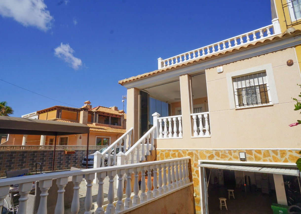 Resale - Semi-Detached Villa - Torrevieja - Aguas Nuevas