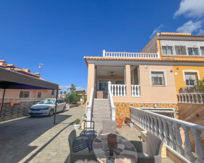 Resale - Semi-Detached Villa - Torrevieja - Aguas Nuevas