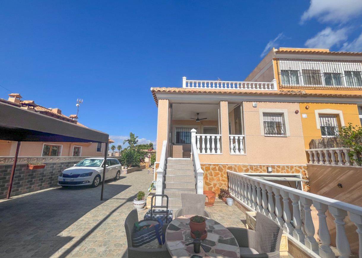 Resale - Semi-Detached Villa - Torrevieja - Aguas Nuevas