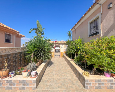 Resale - Semi-Detached Villa - Torrevieja - Aguas Nuevas