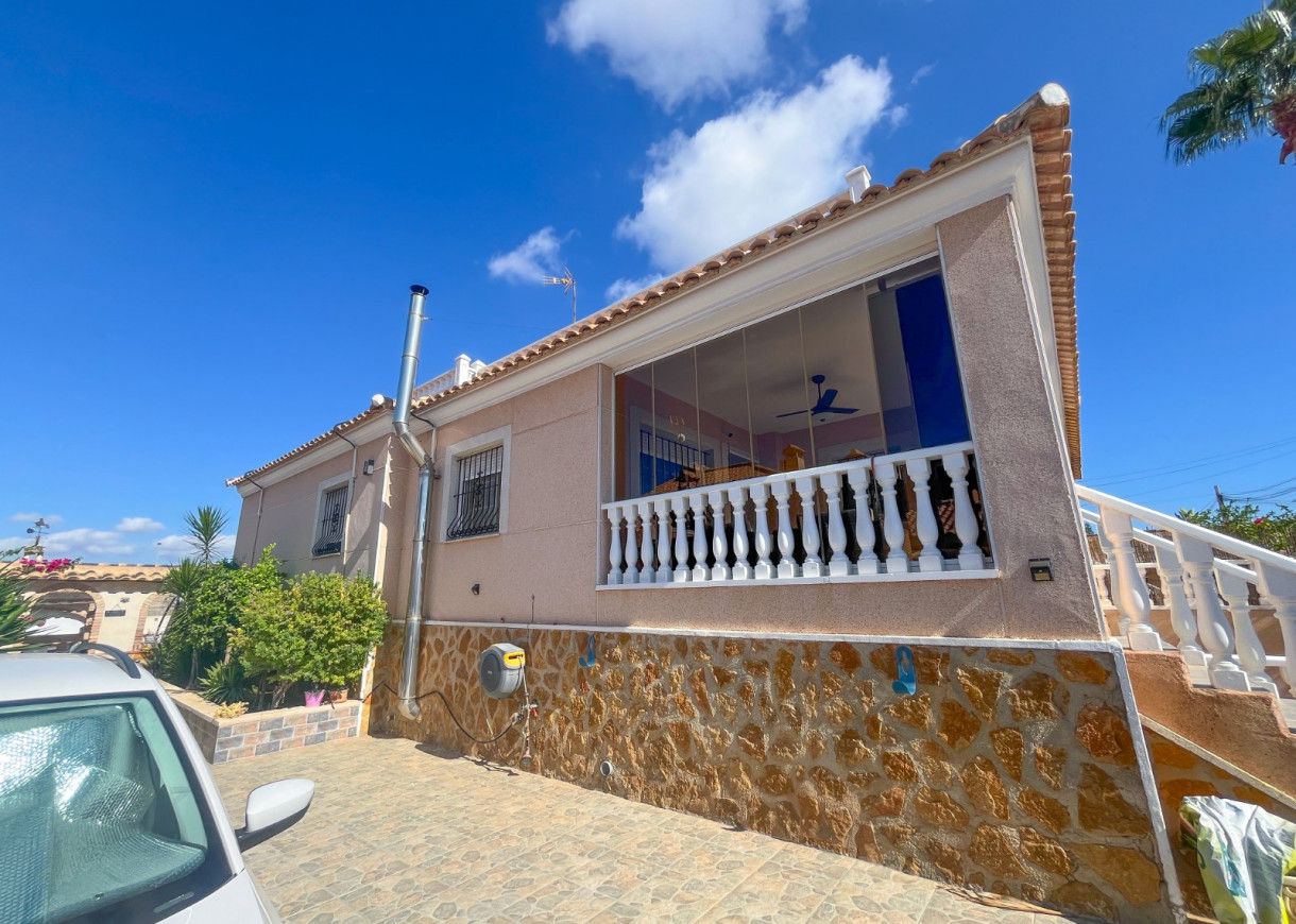 Resale - Semi-Detached Villa - Torrevieja - Aguas Nuevas