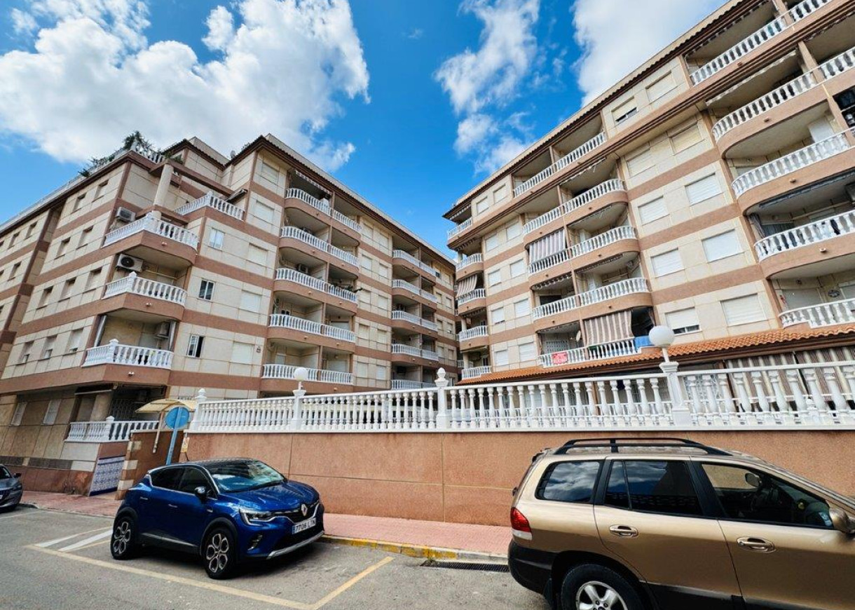 Resale - Apartment - La Mata