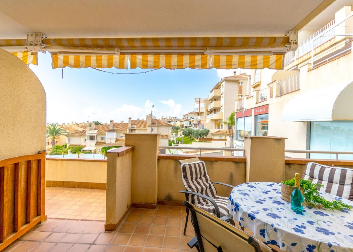 Resale - Apartment - Orihuela Costa - Campoamor