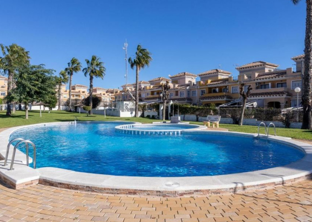 Resale - Town house - Torrevieja - Aguas Nuevas