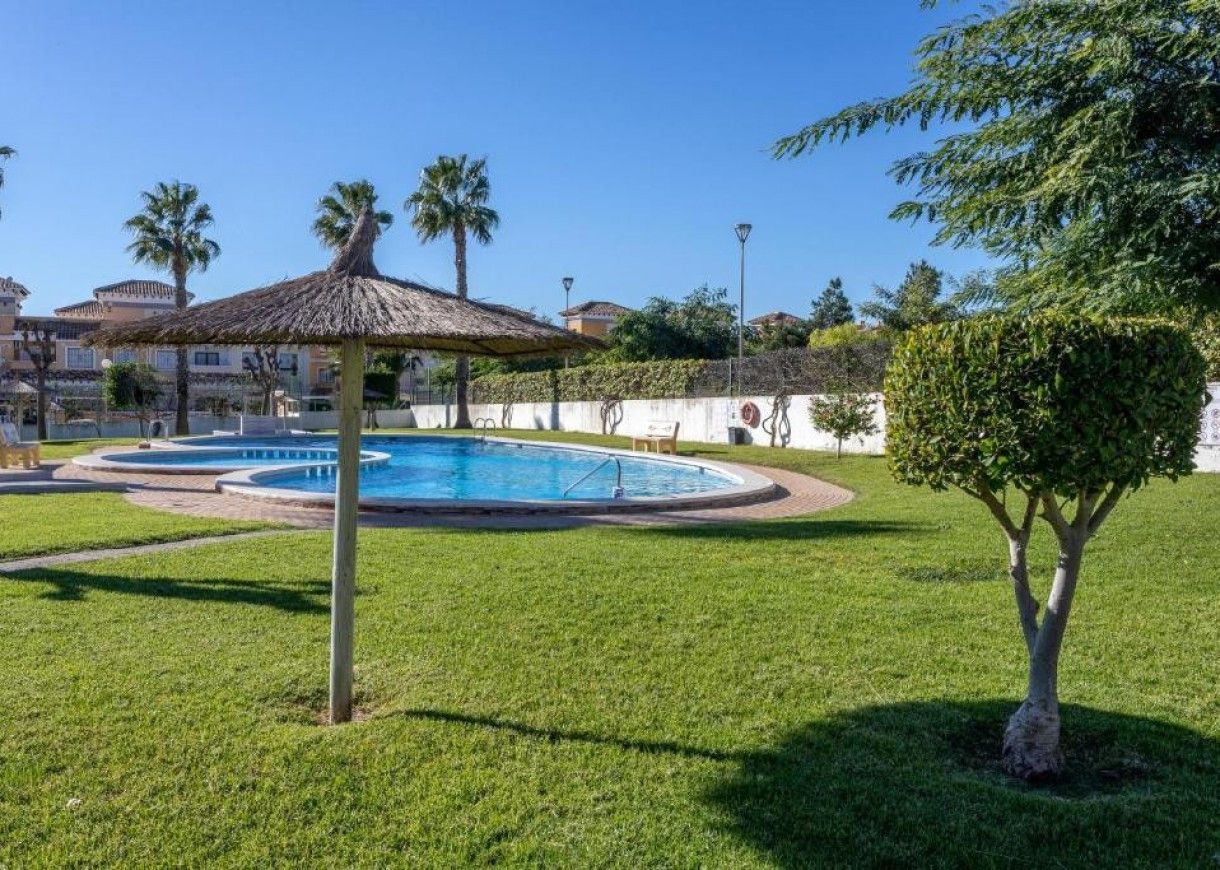 Resale - Town house - Torrevieja - Aguas Nuevas