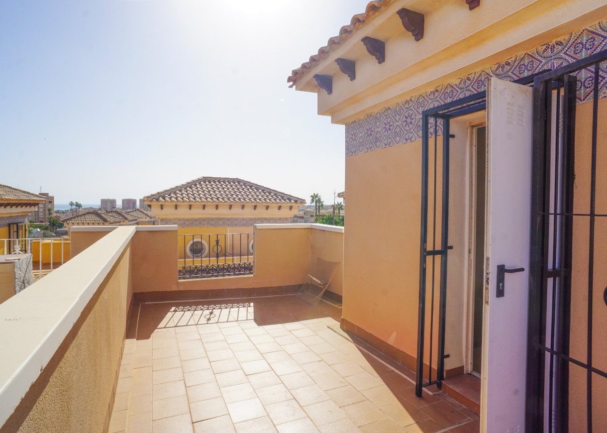 Resale - Town house - Torrevieja - Aguas Nuevas