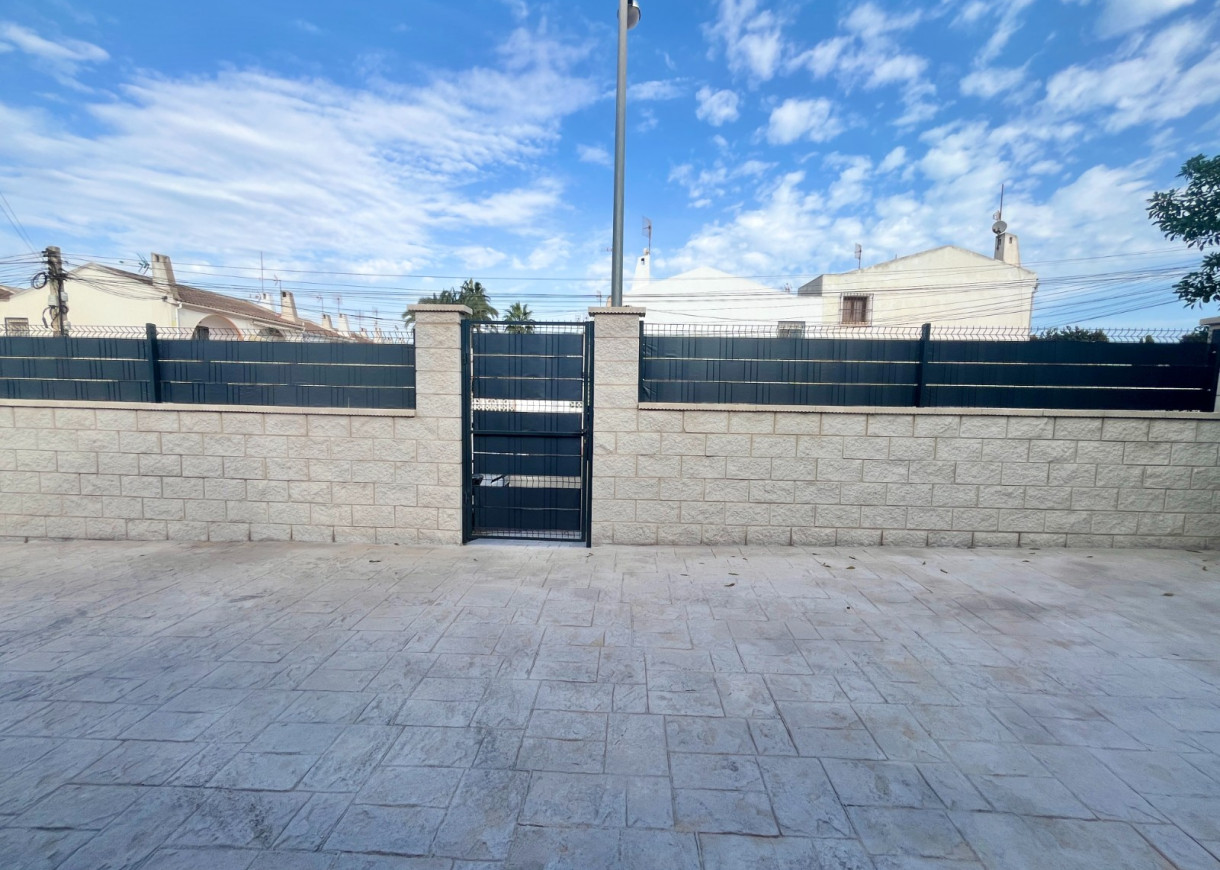 Resale - Bungalow - Torrevieja - San Luis / La Siesta