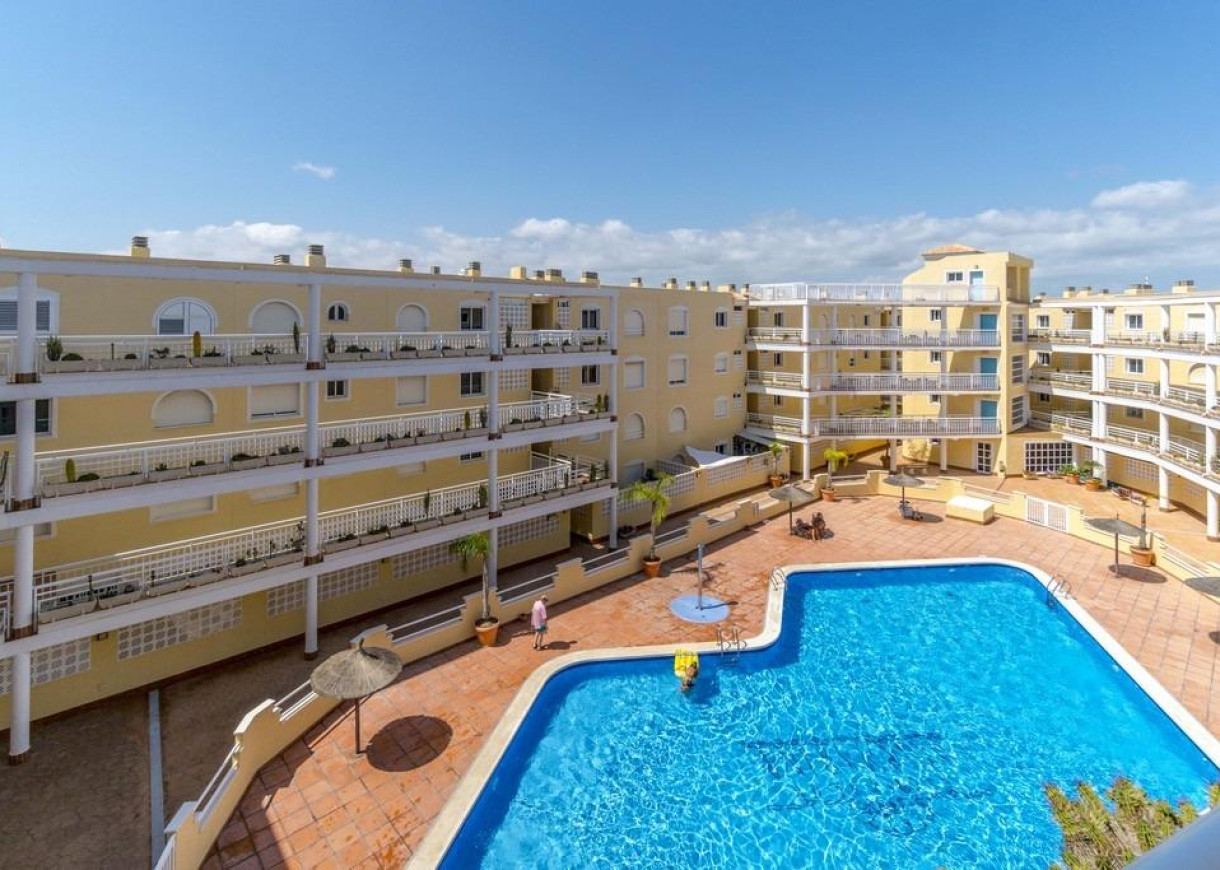 Resale - Apartment - Orihuela Costa - Campoamor