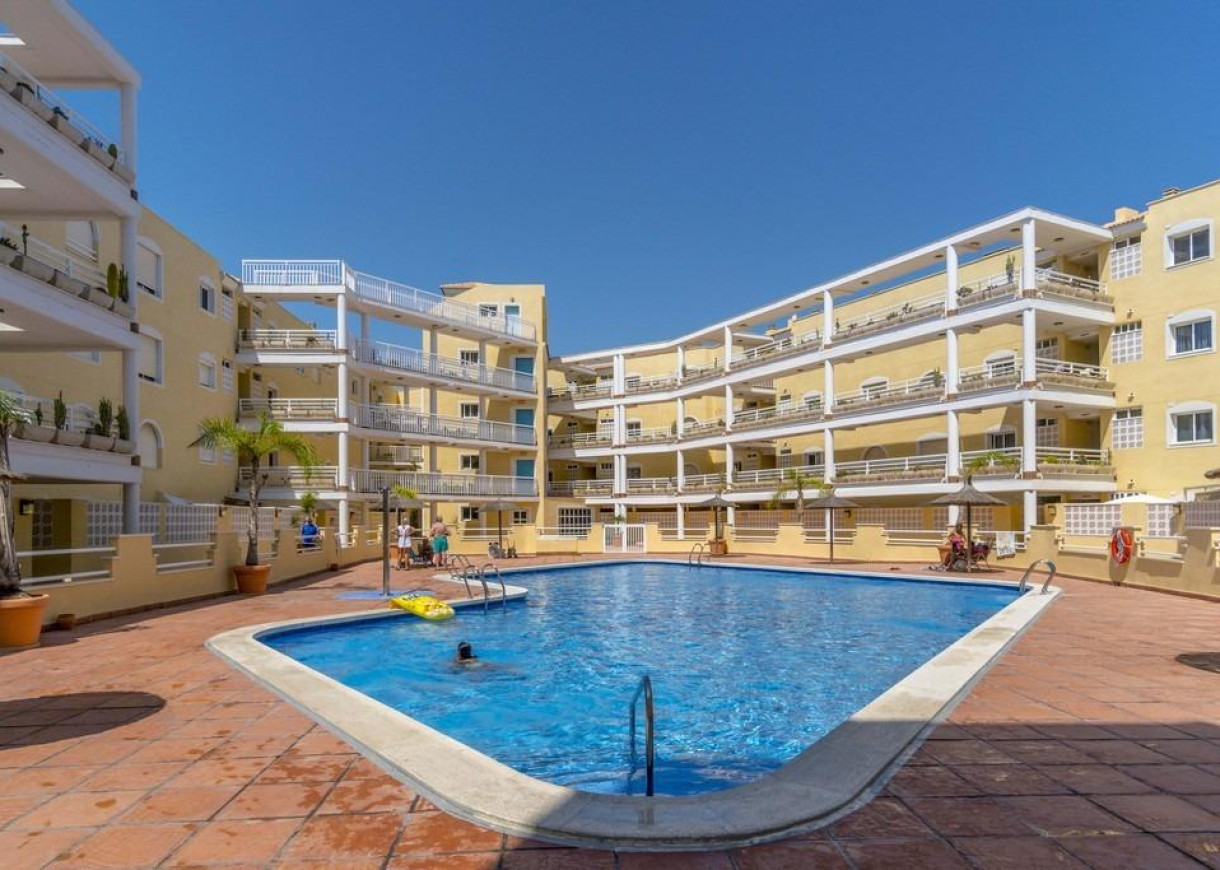 Resale - Apartment - Orihuela Costa - Campoamor