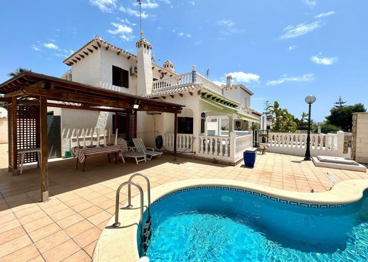 Resale - Villa - Orihuela Costa - La Zenia