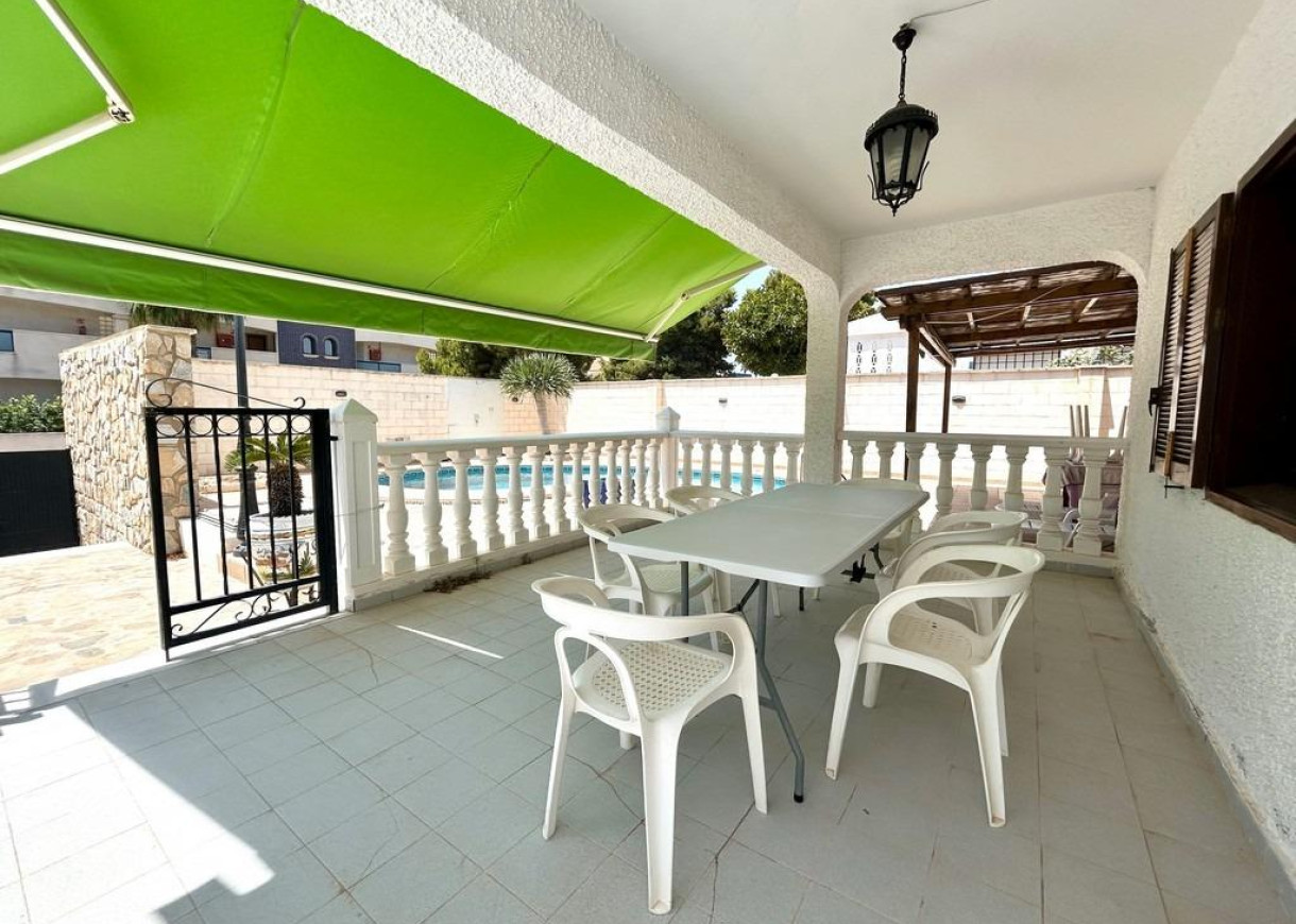 Resale - Villa - Orihuela Costa - La Zenia