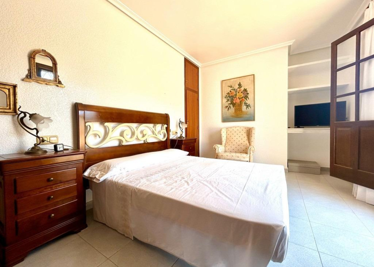 Resale - Villa - Orihuela Costa - La Zenia