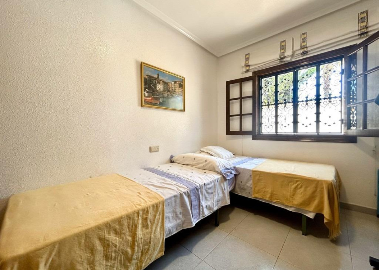 Resale - Villa - Orihuela Costa - La Zenia