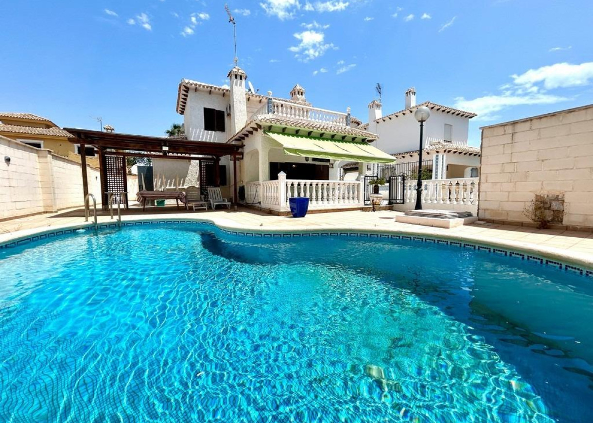 Resale - Villa - Orihuela Costa - La Zenia