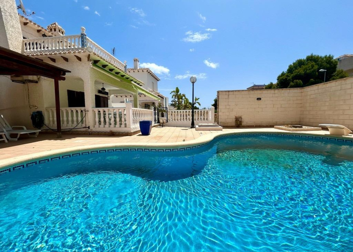 Resale - Villa - Orihuela Costa - La Zenia