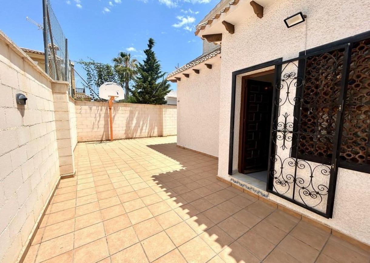 Resale - Villa - Orihuela Costa - La Zenia