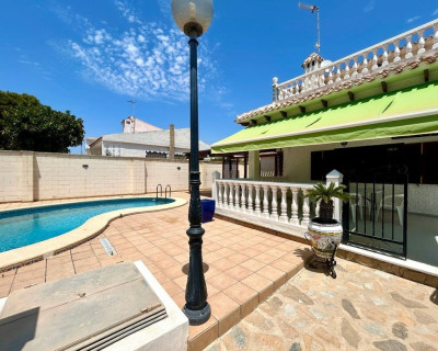 Resale - Villa - Orihuela Costa - La Zenia