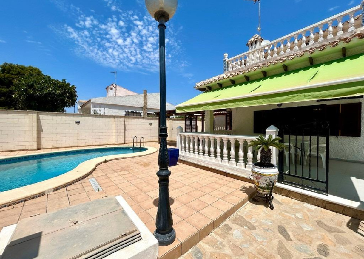 Resale - Villa - Orihuela Costa - La Zenia