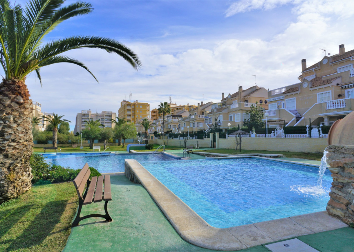 Venta - Villa / Semi separado - Torrevieja - Torreblanca