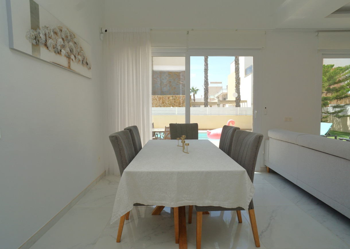 Resale - Villa - Torrevieja - Torreblanca